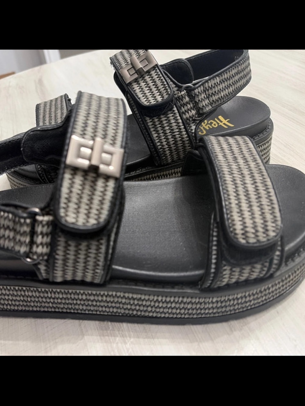 hey girl size 7 platform sandals